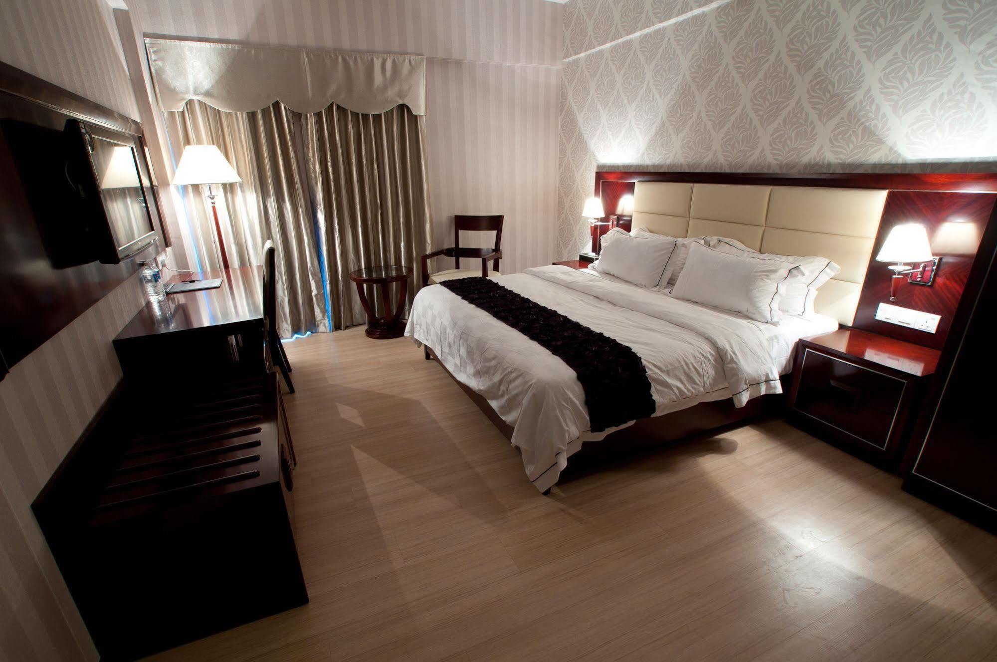 Pariss Hotel Джохор-Бару Экстерьер фото